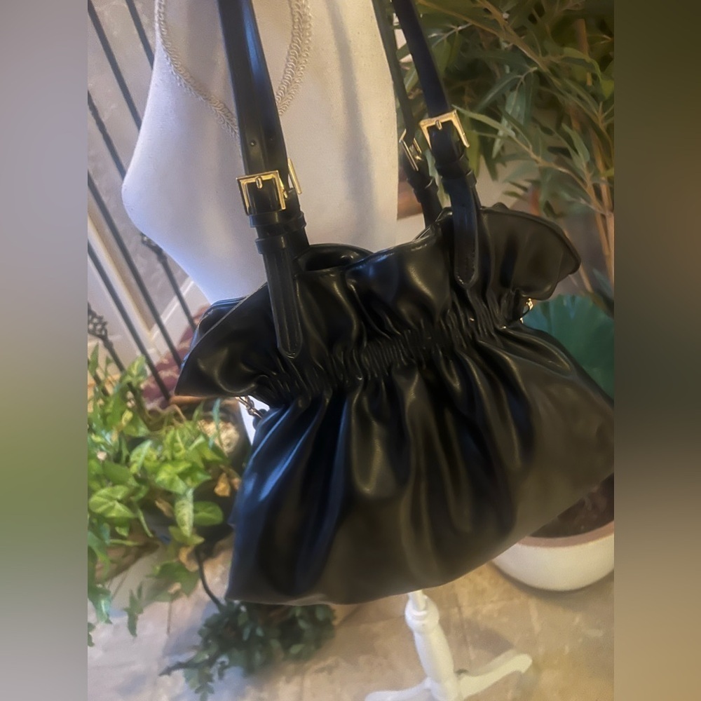 Ladies dress black bag. No brand brand new. Never used. NWOT. Black and gold. - Picture 8 of 15